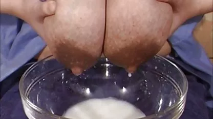 Flotter free reife frauen porn Dreier in der Kabine pov