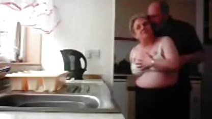 Puma Swede Jennifer Dark teilen sich ein reife pornos Schwanz und eine große Last von Sperma!