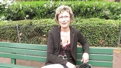 Russische teen saugt und schluckt cum in park - public blowjob reifen porn