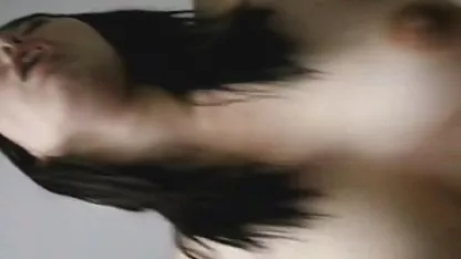 Seltsam, alte frau junger mann porn milf Shanda Fay mit verbundenen Augen saugt ein Schwanz!
