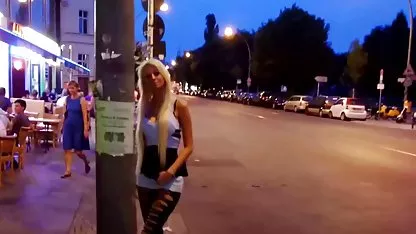 Die reife sex tube maskierte Frau bekommt einen großen Gesichts