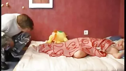 Der alte Mann hatte tollen sex mit seiner jüngeren Freundin am reife xxx morgen