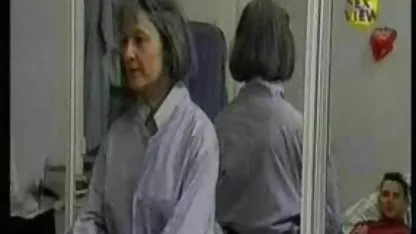 Hot milf reife mature sex Stiefmutter lehrt teenager-Stieftochter und besten Freund